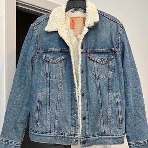 Men’s Levi Jean Jacket Size Medium